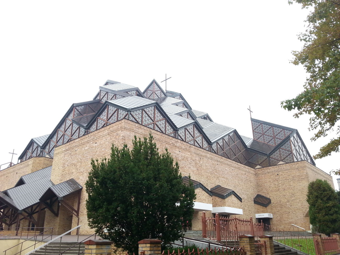11 Nowa Huta Kraków Kościół Matki Boskiej Częstochowskiej Szklane Domy architektura sakralna